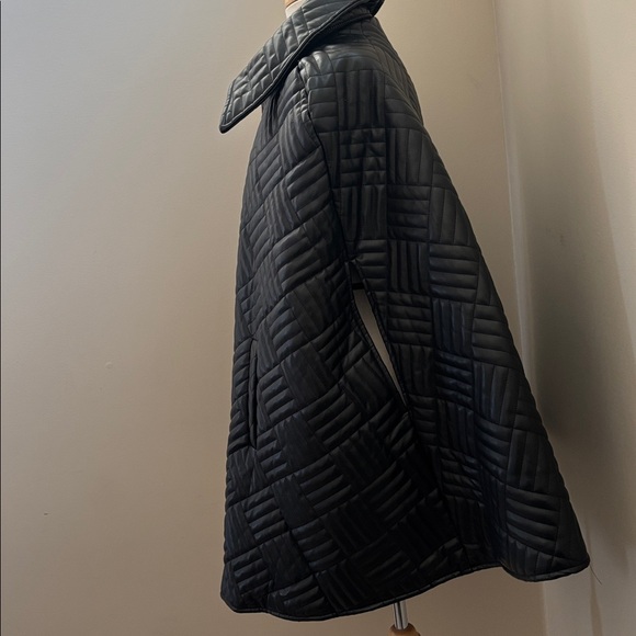 Women's Quilted Faux Leather Black Cape Jacket Sz L - Picture 4 of 5